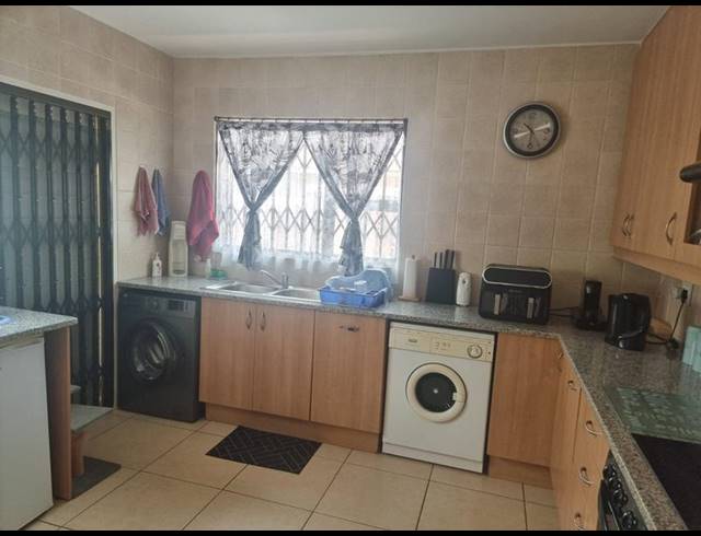 3 BEDROOM DUPLEX FOR SALE IN EDENVALE CENTRAL